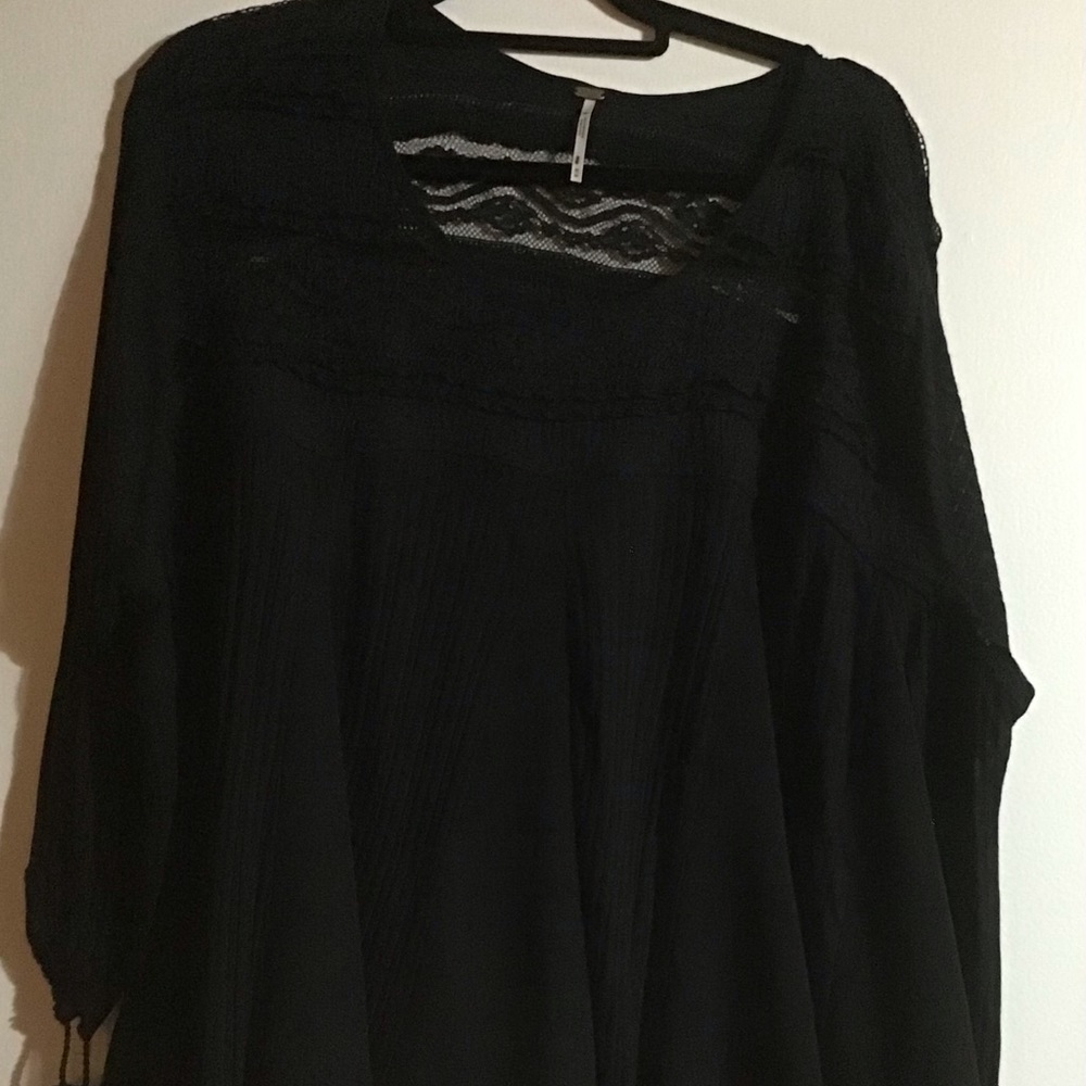 Free People Blk Flowing Tunic. Beautiful!